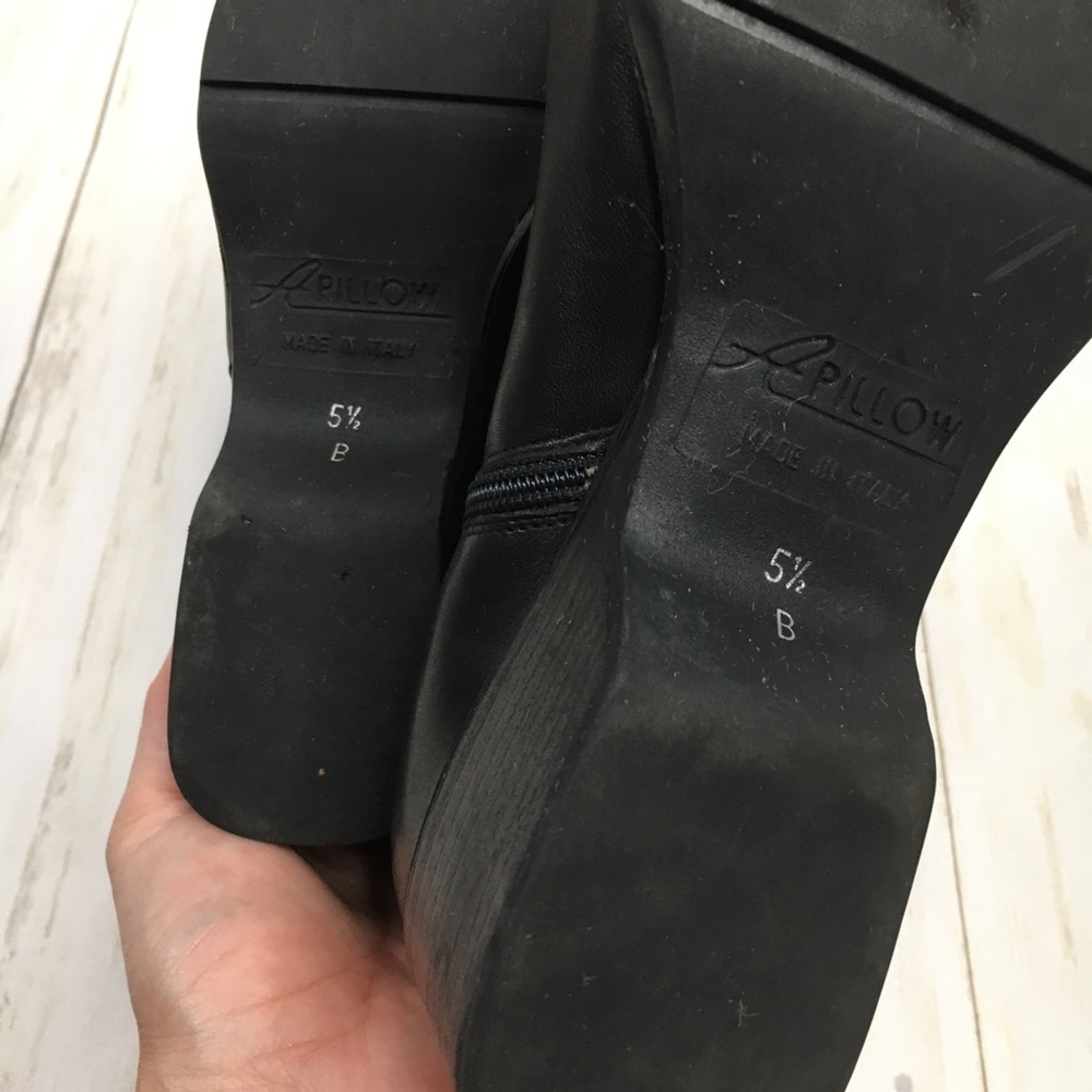 Amalfi Pillow A Black Leather Ankle Booties - Picture 7 of 8